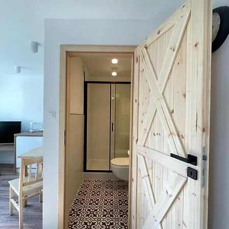 Niron Ludowa 아파트 피와