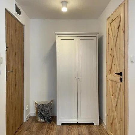 Niron Ludowa 아파트