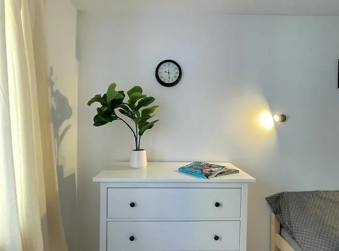 Niron Ludowa 아파트 피와